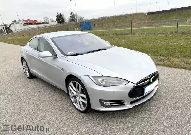 TESLA Model S 85