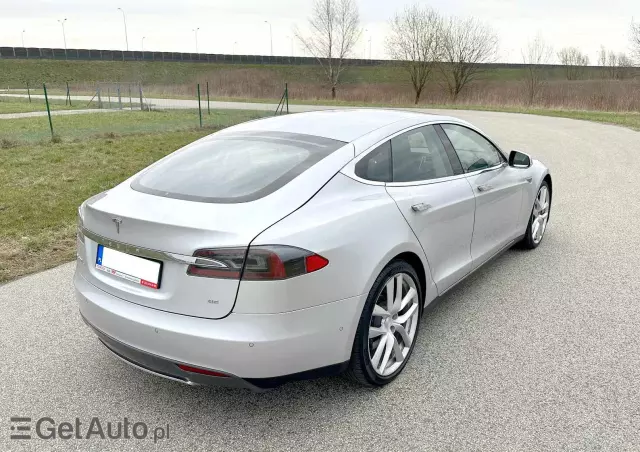 TESLA Model S 85