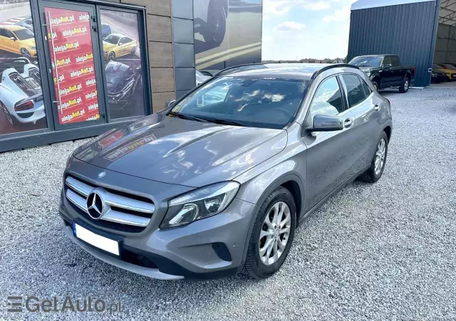 MERCEDES-BENZ GLA 250 4-Matic