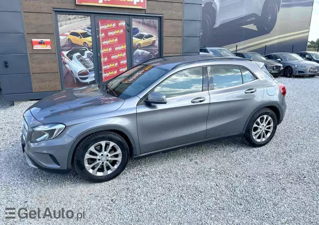 MERCEDES-BENZ GLA 250 4-Matic