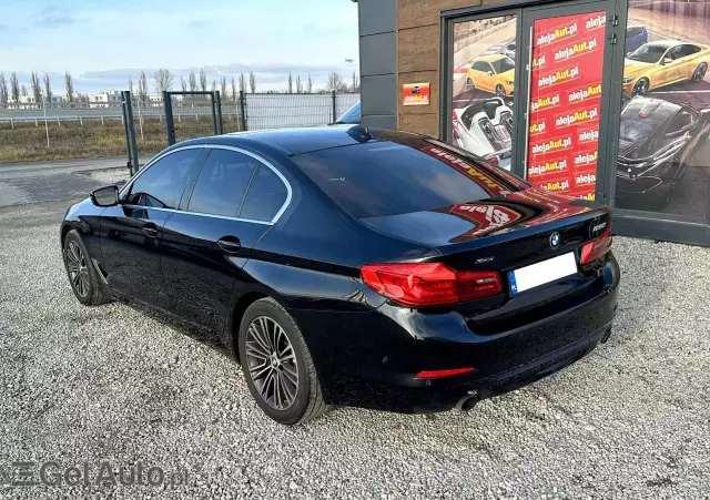 BMW Seria 5 528i xDrive Luxury Line