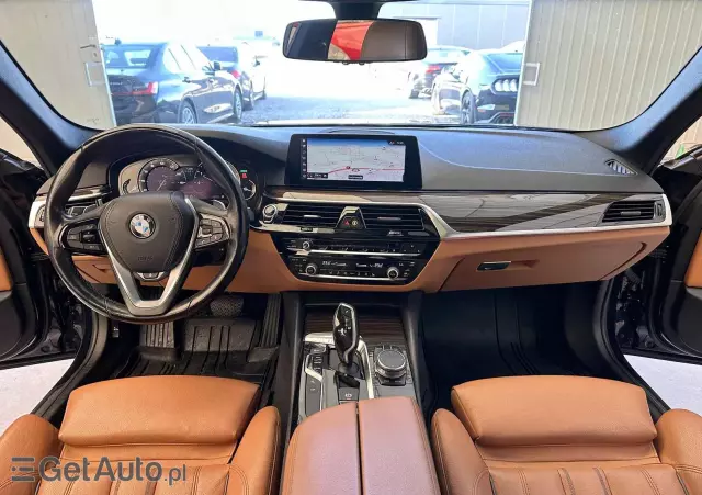 BMW Seria 5 528i xDrive Luxury Line