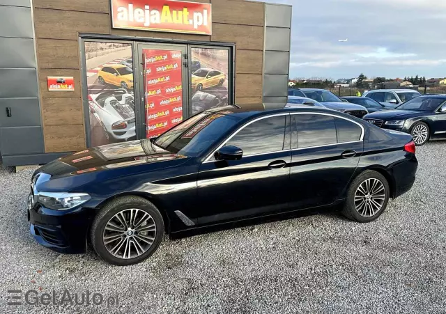 BMW Seria 5 528i xDrive Luxury Line