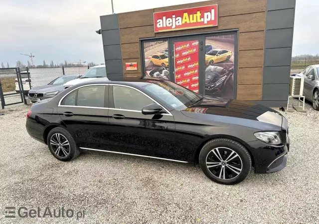 MERCEDES-BENZ Klasa E 220 d 4-Matic 9G-TRONIC