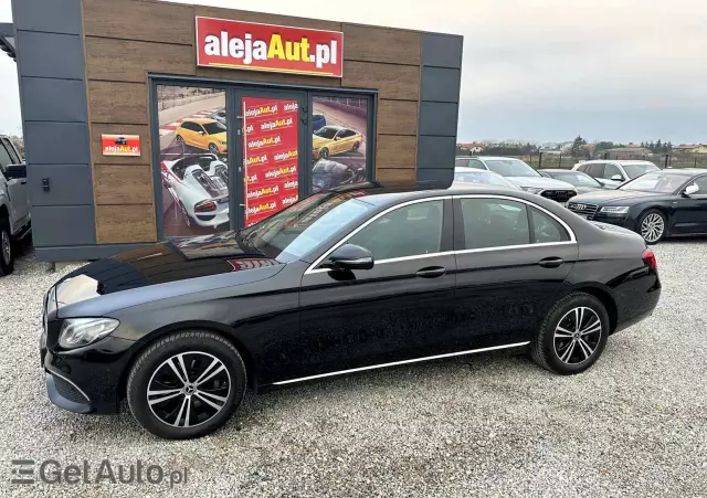 MERCEDES-BENZ Klasa E 220 d 4-Matic 9G-TRONIC