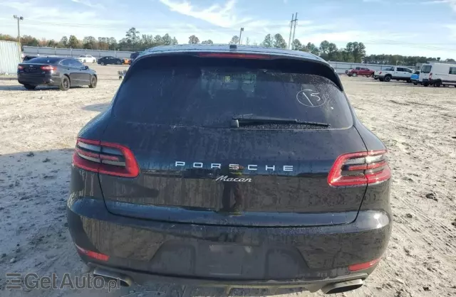 PORSCHE Macan 