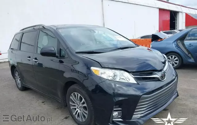 TOYOTA Sienna 