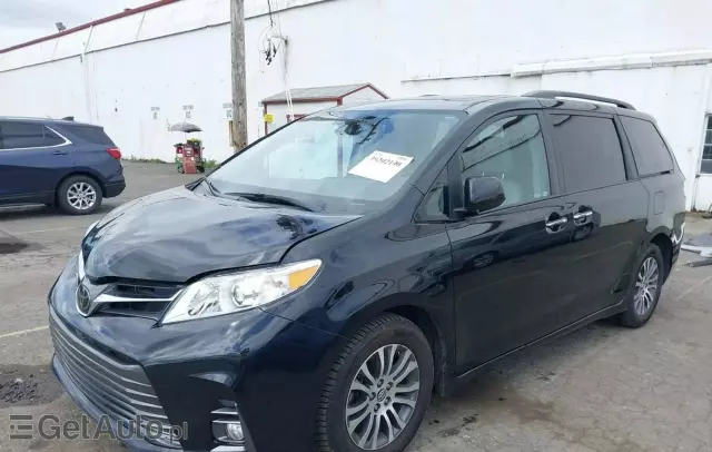 TOYOTA Sienna 