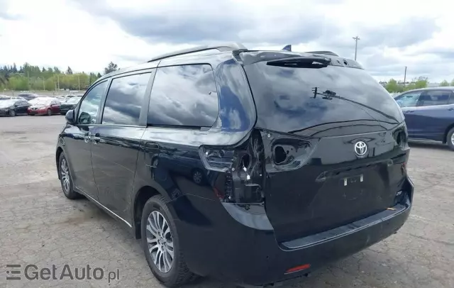 TOYOTA Sienna 