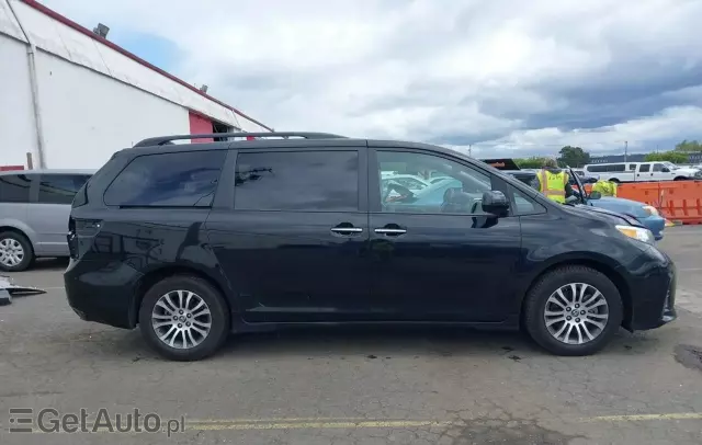 TOYOTA Sienna 