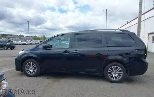 TOYOTA Sienna 