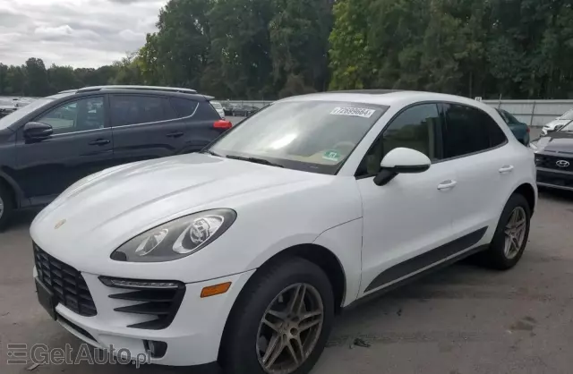 PORSCHE Macan 