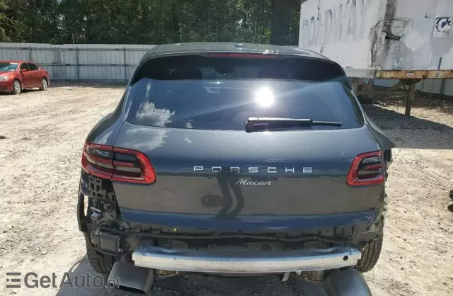 PORSCHE Macan 