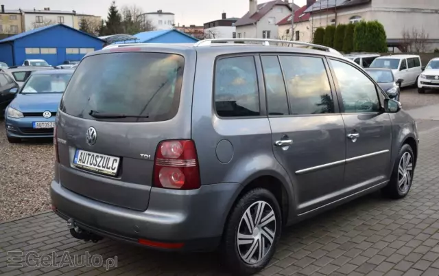 VOLKSWAGEN Touran 