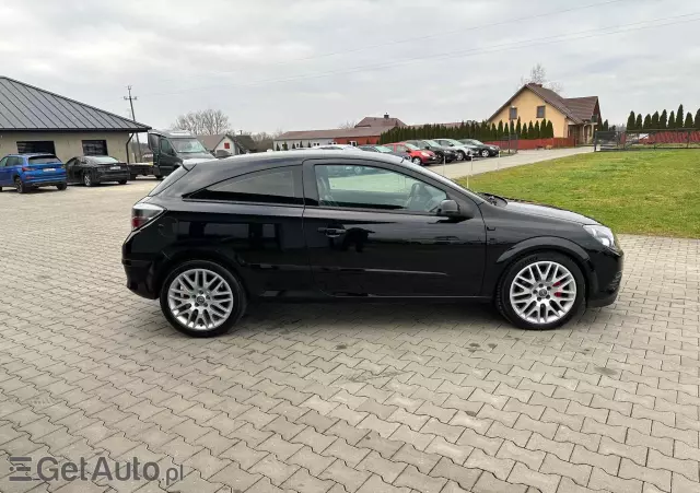 OPEL Astra GTC 2.0 Turbo Cosmo