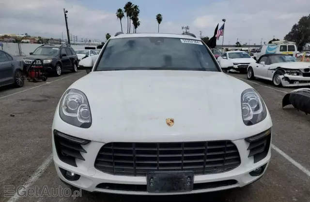 PORSCHE Macan 