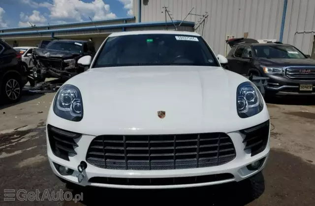 PORSCHE Macan 