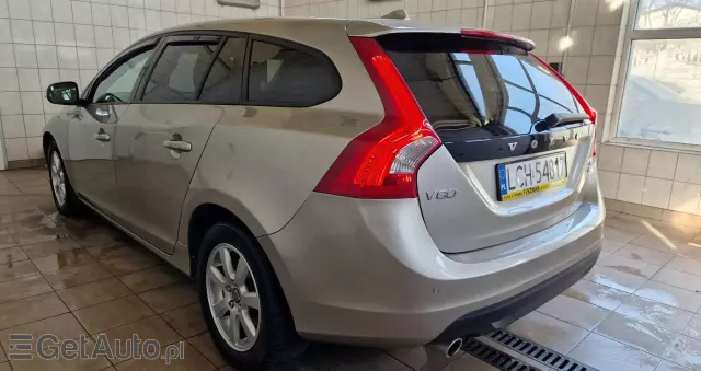 VOLVO V60 D5 AWD R-Design Momentum