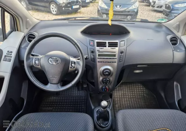 TOYOTA Yaris 1.0 VVT-i Cool Edition