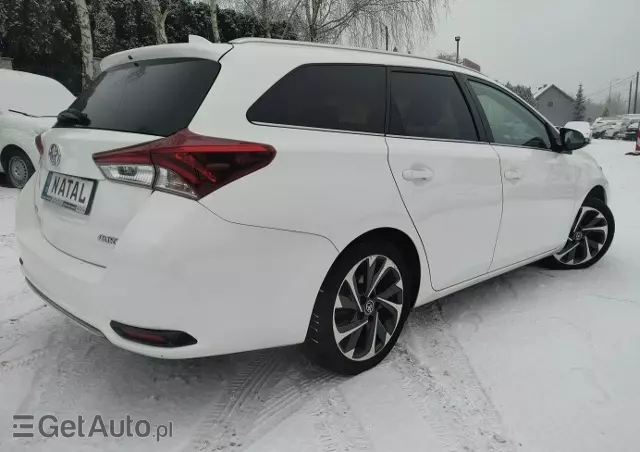 TOYOTA Auris 