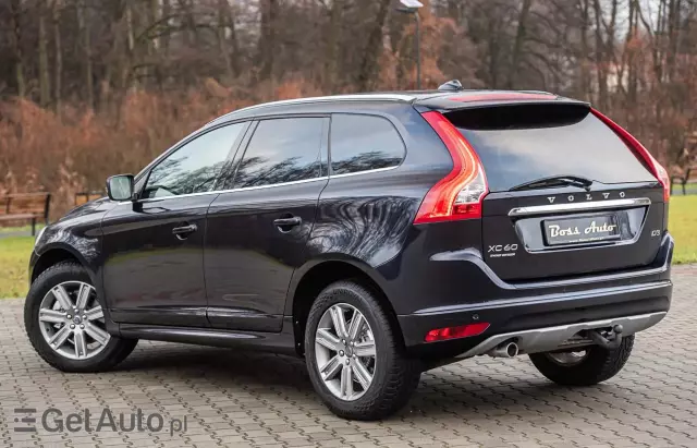 VOLVO XC 60 D3 Drive-E Momentum