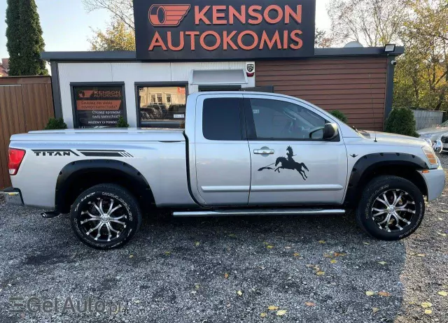 NISSAN Titan 