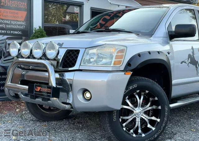 NISSAN Titan 