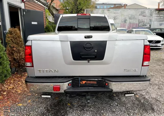 NISSAN Titan 