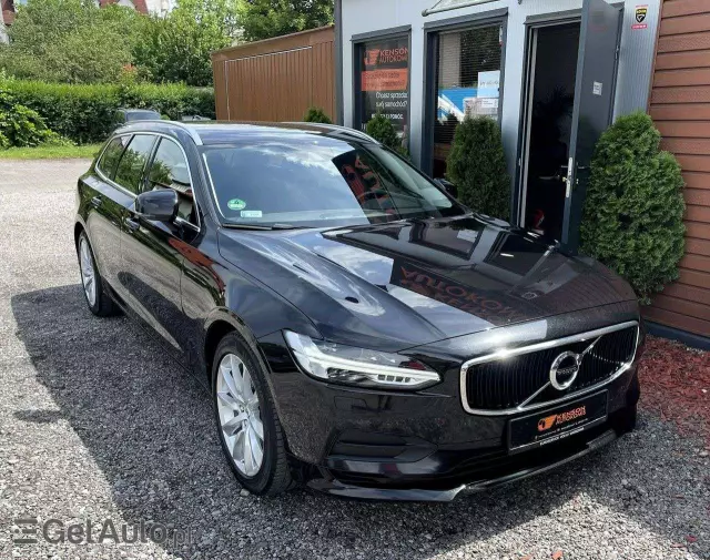 VOLVO V90 D3 AWD Momentum