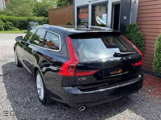 VOLVO V90 D3 AWD Momentum