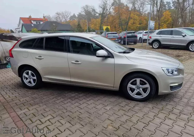 VOLVO V60 D2 Geartronic Momentum