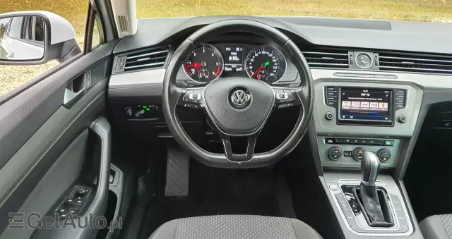 VOLKSWAGEN Passat Variant 2.0 TDI DSG (BlueMotion Technology) Trendline