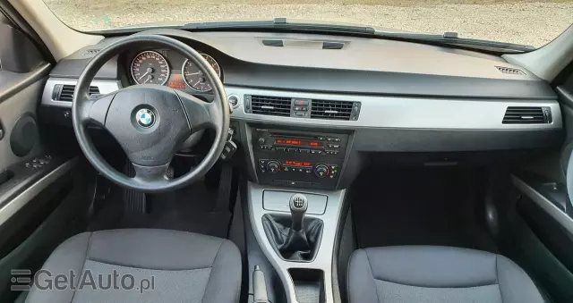 BMW Seria 3 320i