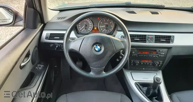 BMW Seria 3 320i