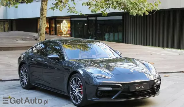 PORSCHE Panamera 