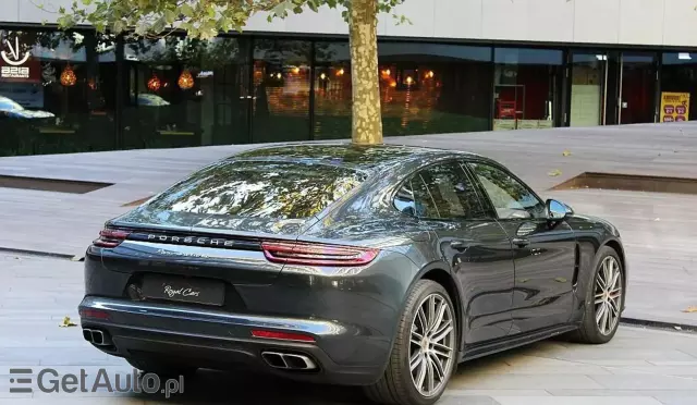 PORSCHE Panamera 