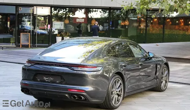 PORSCHE Panamera 