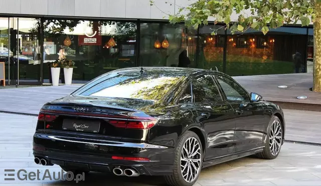 AUDI S8 