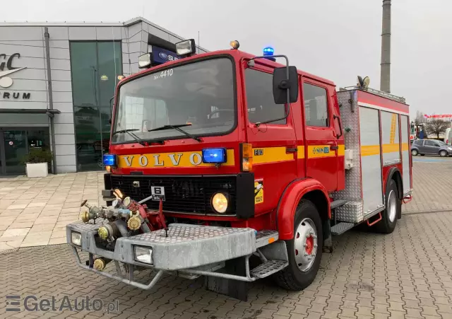 VOLVO F613 - STRAŻ POŻARNA - STAN BDB - POMPA Z PRZODU 