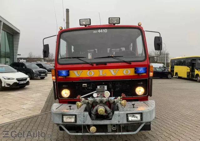 VOLVO F613 - STRAŻ POŻARNA - STAN BDB - POMPA Z PRZODU 