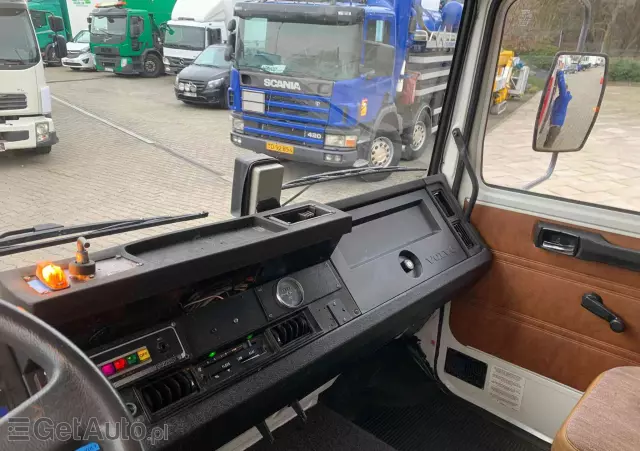 VOLVO F613 - STRAŻ POŻARNA - STAN BDB - POMPA Z PRZODU 