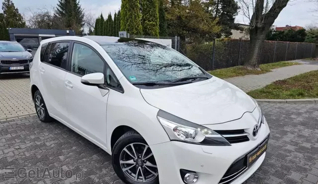 TOYOTA Verso 