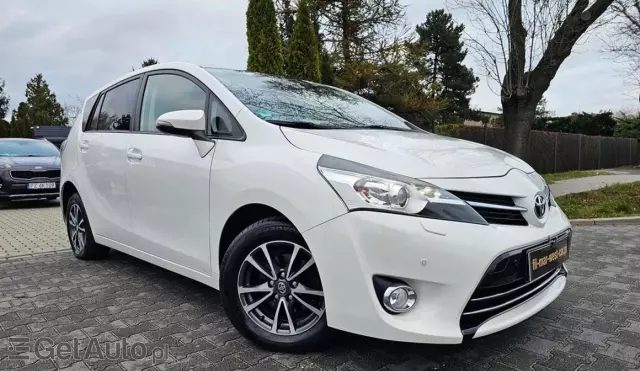 TOYOTA Verso 