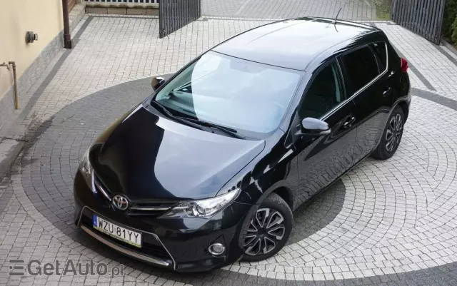 TOYOTA Auris 