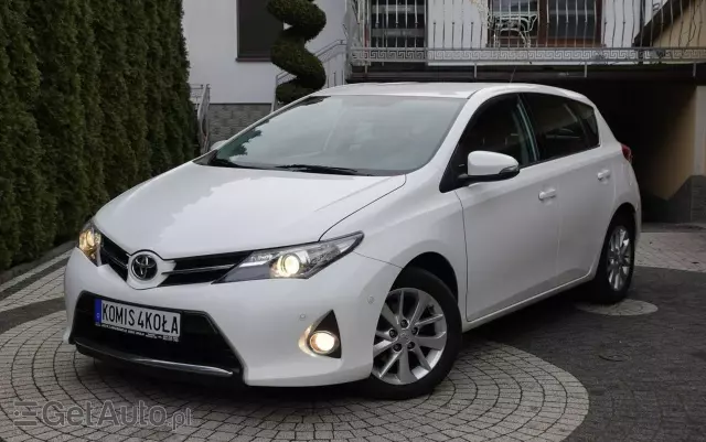 TOYOTA Auris 