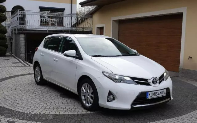 TOYOTA Auris 