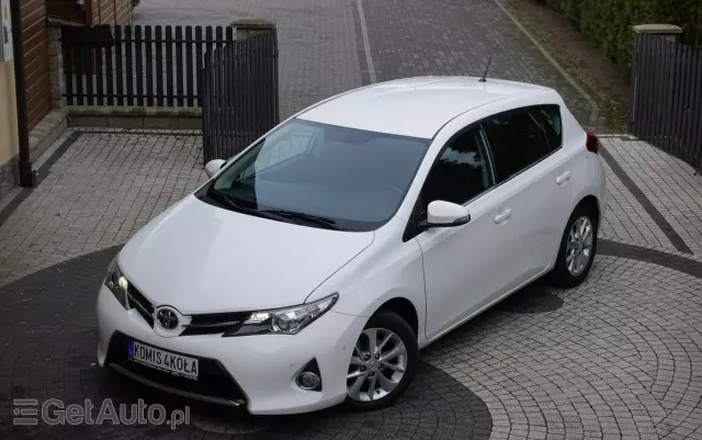 TOYOTA Auris 