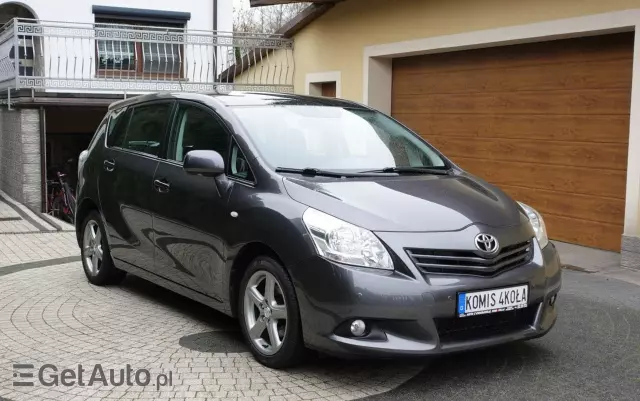 TOYOTA Verso 