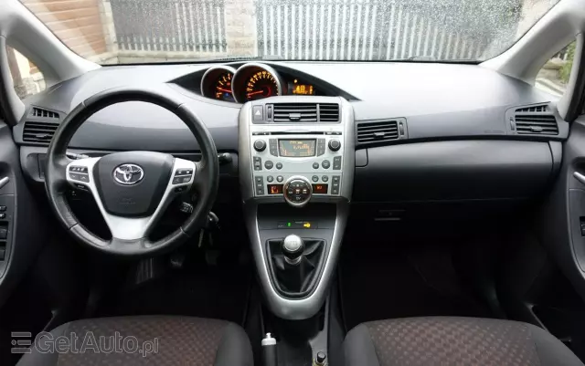 TOYOTA Verso 