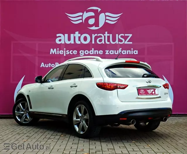 INFINITI QX70 